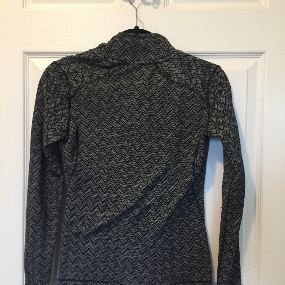 Sweaters - Picture 2 of 4